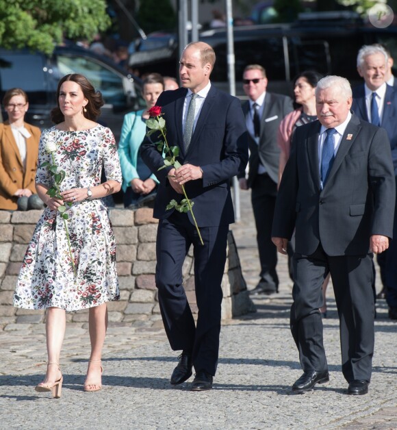 Kate Middleton et le prince William au Musée de la solidarité européenne à Gdansk le 18 juillet 2017, où ils ont eu l'ancien président Lech Walesa pour guide, au cours de leur visite officielle en Pologne.