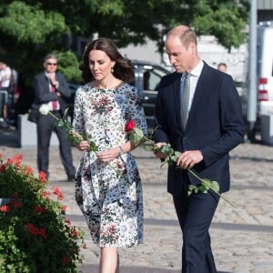 Kate Middleton et le prince William au Musée de la solidarité européenne à Gdansk le 18 juillet 2017, où ils ont eu l'ancien président Lech Walesa pour guide, au cours de leur visite officielle en Pologne.