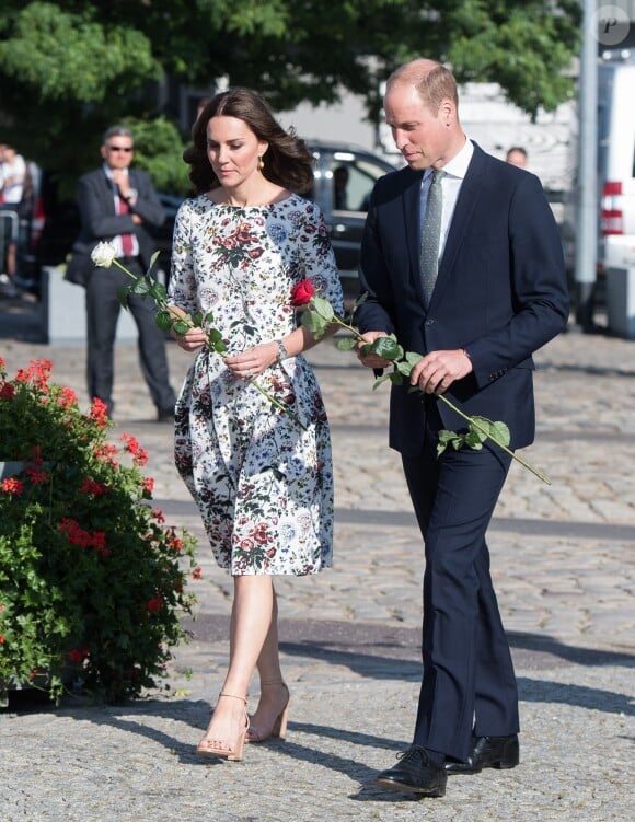 Kate Middleton et le prince William au Musée de la solidarité européenne à Gdansk le 18 juillet 2017, où ils ont eu l'ancien président Lech Walesa pour guide, au cours de leur visite officielle en Pologne.