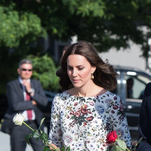 Kate Middleton et le prince William au Musée de la solidarité européenne à Gdansk le 18 juillet 2017, où ils ont eu l'ancien président Lech Walesa pour guide, au cours de leur visite officielle en Pologne.