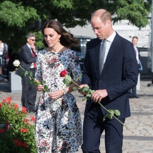 Kate Middleton et le prince William au Musée de la solidarité européenne à Gdansk le 18 juillet 2017, où ils ont eu l'ancien président Lech Walesa pour guide, au cours de leur visite officielle en Pologne.