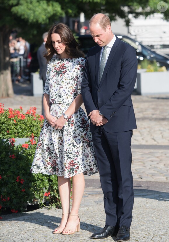 Kate Middleton et le prince William au Musée de la solidarité européenne à Gdansk le 18 juillet 2017, où ils ont eu l'ancien président Lech Walesa pour guide, au cours de leur visite officielle en Pologne.
