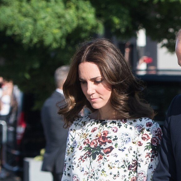 Kate Middleton et le prince William au Musée de la solidarité européenne à Gdansk le 18 juillet 2017, où ils ont eu l'ancien président Lech Walesa pour guide, au cours de leur visite officielle en Pologne.