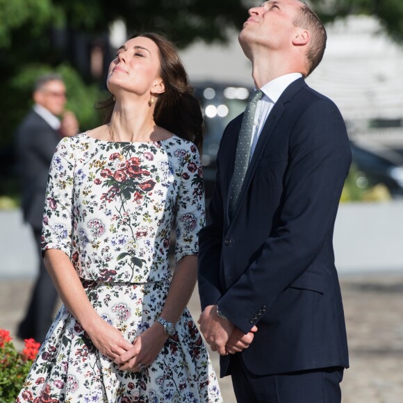 Kate Middleton et le prince William au Musée de la solidarité européenne à Gdansk le 18 juillet 2017, où ils ont eu l'ancien président Lech Walesa pour guide, au cours de leur visite officielle en Pologne.