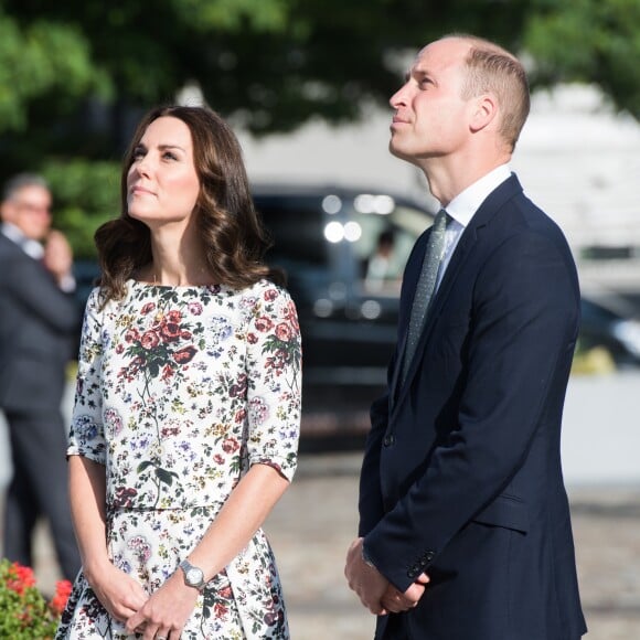 Kate Middleton et le prince William au Musée de la solidarité européenne à Gdansk le 18 juillet 2017, où ils ont eu l'ancien président Lech Walesa pour guide, au cours de leur visite officielle en Pologne.