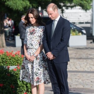 Kate Middleton et le prince William au Musée de la solidarité européenne à Gdansk le 18 juillet 2017, où ils ont eu l'ancien président Lech Walesa pour guide, au cours de leur visite officielle en Pologne.