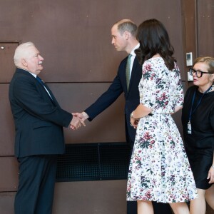 Kate Middleton et le prince William au Musée de la solidarité européenne à Gdansk le 18 juillet 2017, où ils ont eu l'ancien président Lech Walesa pour guide, au cours de leur visite officielle en Pologne.