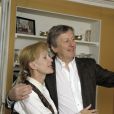 En France, à Orgeval, Claude Rich et sa femme Catherine chez eux le 15 mars 1993