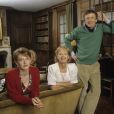 En France, chez lui, dans sa maison d'Orgeval, Claude Rich avec sa fille Dephine et sa femme Catherine le 20 mai 1986