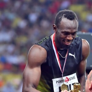 Usain Bolt et le prince Albert II de Monaco qui lui a remis un Hercule d'or pour saluer toutes les performances que le sprinter a réaliser à Monaco, durant le meeting international d'athlétisme Herculis 2017 à Monaco, au stade Louis II le 21 juillet. © Bruno Bebert/Bestimage