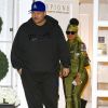 Rob Kardashian et sa compagne Blac Chyna s'embrassent à la sortie du centre de dermatologie Epione à Beverly Hills, le 18 février 2016.