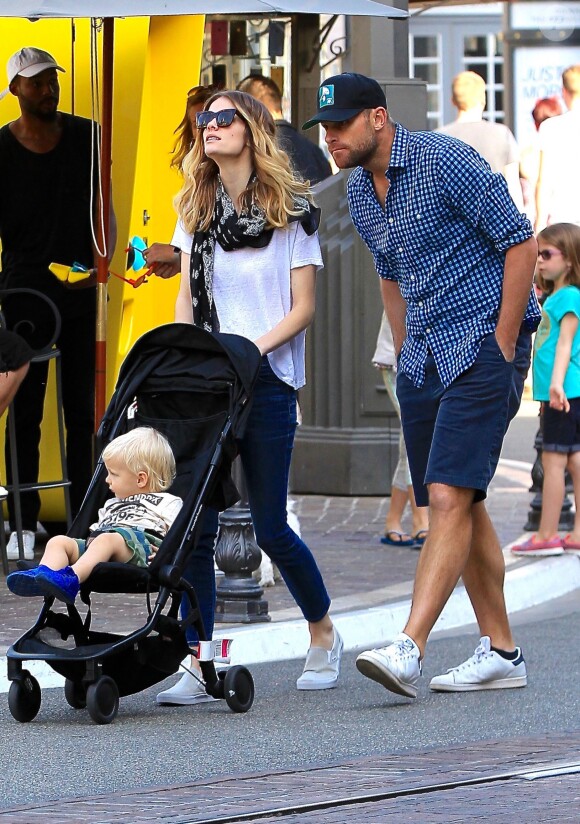 Exclusif - Brooklyn Decker et son mari Andy Roddick font du shopping avec leur fils Hank Roddick à The Grove à Hollywood, le 11 avril 2017.