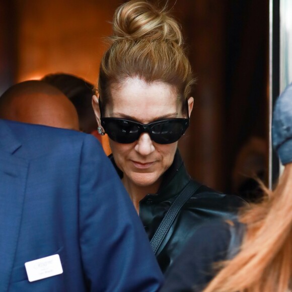 Céline Dion quitte l'hôtel Regent à Berlin, accompagnée de Pepe Munoz, le 24 juillet 2017.