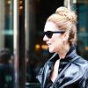 Céline Dion quitte l'hôtel Regent à Berlin, accompagnée de Pepe Munoz, le 24 juillet 2017.