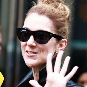 Céline Dion quitte l'hôtel Regent à Berlin, accompagnée de Pepe Munoz, le 24 juillet 2017.