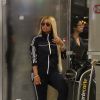 Blac Chyna arrive chargée de bagages à l'aéroport de LAX à Los Angeles, le 23 juillet 2017