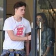 Madison Beer et son compagnon Brooklyn Beckham sont allés faire du shopping à Barneys New York à Beverly Hills, le 21 juillet 2017