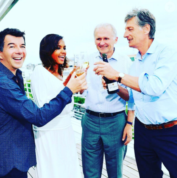 Karine Le Marchand, Stéphane Plaza, Nicolas de Tavernos (président du directoire d'M6 ) et Thomas Valentin (vice-président du groupe) sabrent le champagne. Juillet 2017.