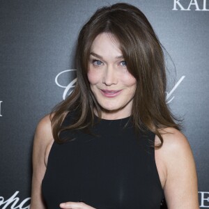 Semi-Exclusif - Carla Bruni-Sarkozy lors du photocall de la présentation de la collection Chopard ''The Queen of Kalahari'' au théâtre du Châtelet à Paris, le 21 janvier 2017. © Olivier Borde/Bestimage