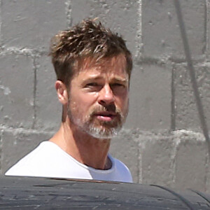 Exclusif - Brad Pitt passe le jour de la fête nationale américaine dans son atelier à Los Angeles le 4 juillet 2017.