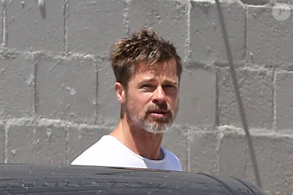 Exclusif - Brad Pitt passe le jour de la fête nationale américaine dans son atelier à Los Angeles le 4 juillet 2017.