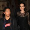 Pax Thien Jolie-Pitt et sa mère Angelina Jolie sortent du restaurant Tao à Los Angeles, le 14 mai 2017.