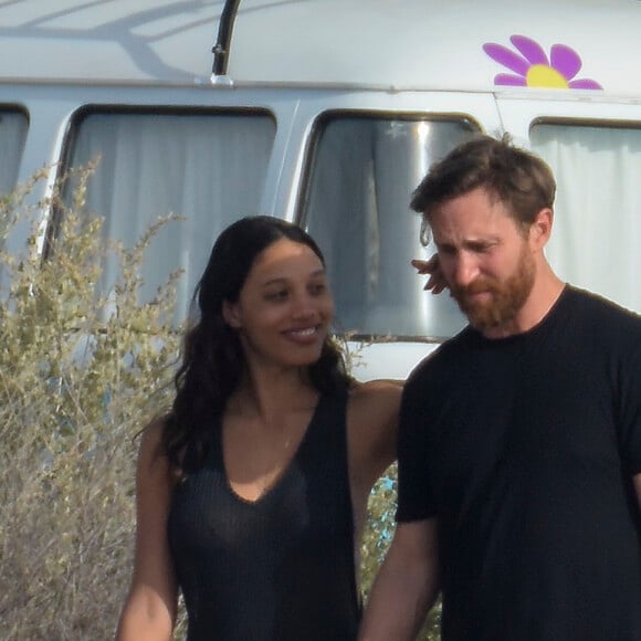 David Guetta et sa compagne Jessica Ledon passent leurs vacances avec des amis à Formentera en Espagne le 27 juin 2017.