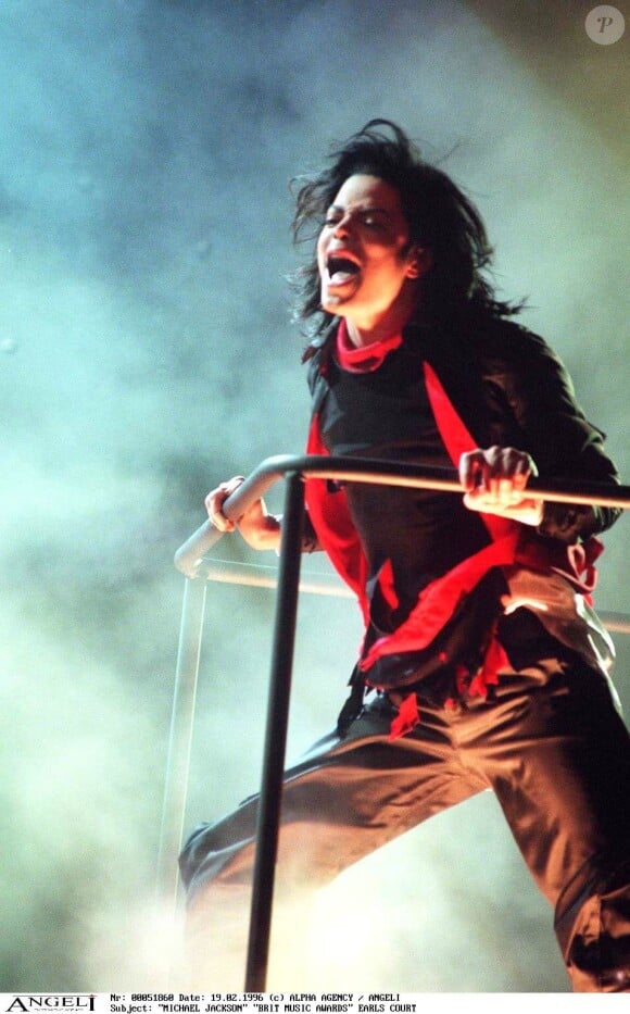 Michael Jackson lors des Brit Awards, le 19 février 1996