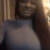 Joycelyn Savage prend la défense du chanteur R. Kelly dans une vidéo. Alors que le chanteur R. Kelly est accusé par des témoins de détenir six femmes contre leur gré et d'en faire ses esclaves sexuelles dans ses résidences d'Atlanta et Chicago, l'une de ses supposées captives s'est confiée dans un nouveau témoignage vidéo. Le 18 juillet 2017
