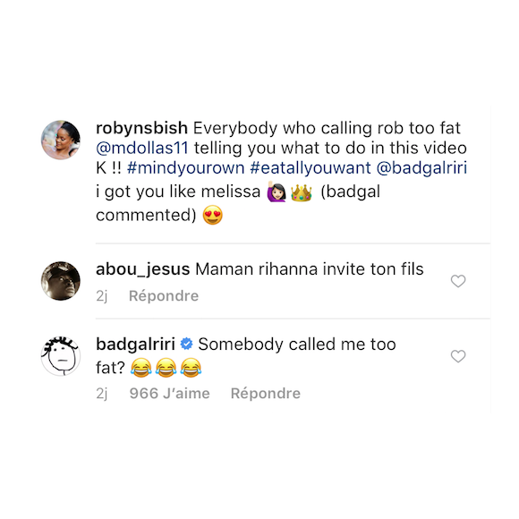 Rihanna sait manier l'art de l'auto-dérision. Consciente que sa prise de poids est un véritable sujet de discussion sur les réseaux sociaux, la chanteuse de 29 ans a commenté la publication d'un compte fan (@robynsbish) le 28 juillet 2017 : "Quelqu'un m'a traitée de grosse ?"