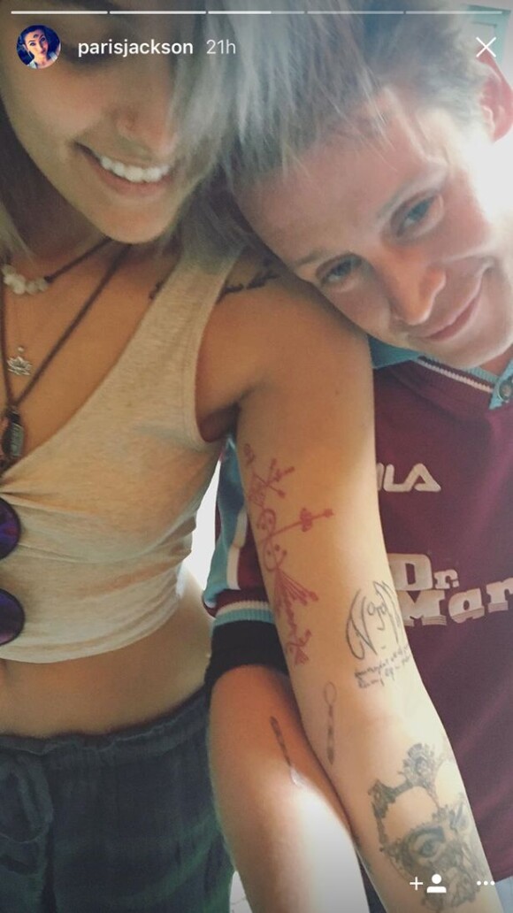Paris Jackson et Macaulay Culkin se sont fait tatouer une cuillère sur le bras - Photo publiée sur Instagram le 29 juillet 2017