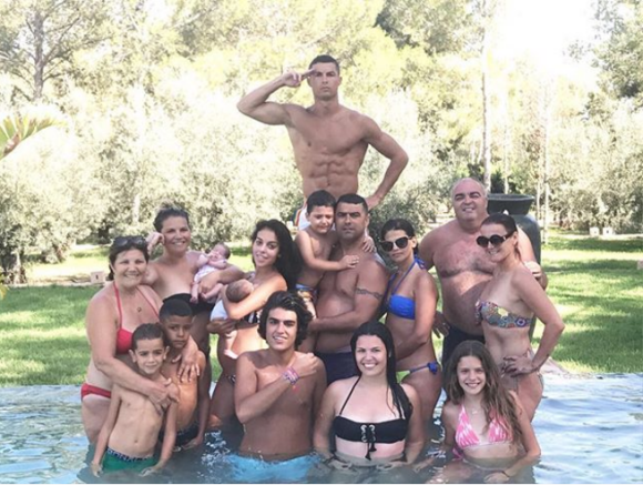 Cristiano Ronaldo en vacances en famille, photo Instagram du 12 juillet 2017.
