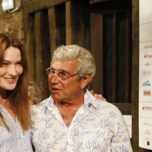 Jacqueline Franjou, Nicolas Sarkozy et Carla Bruni-Sarkozy, Michel Boujenah au festival de Ramatuelle le 3 août 2013.