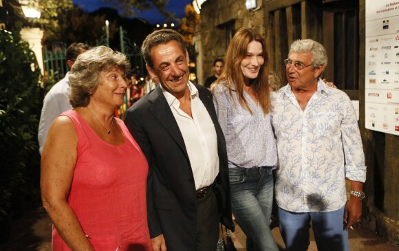 Jacqueline Franjou, Nicolas Sarkozy et Carla Bruni-Sarkozy, Michel Boujenah au festival de Ramatuelle le 3 août 2013.