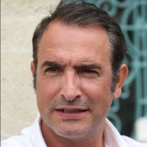 Jean Dujardin - Jean Dujardin et sa compagne Nathalie Péchalat à l'inauguration du cinéma communal Jean Dujardin à Lesparre-Médoc accompagné de ses parents le 27 juin 2015.