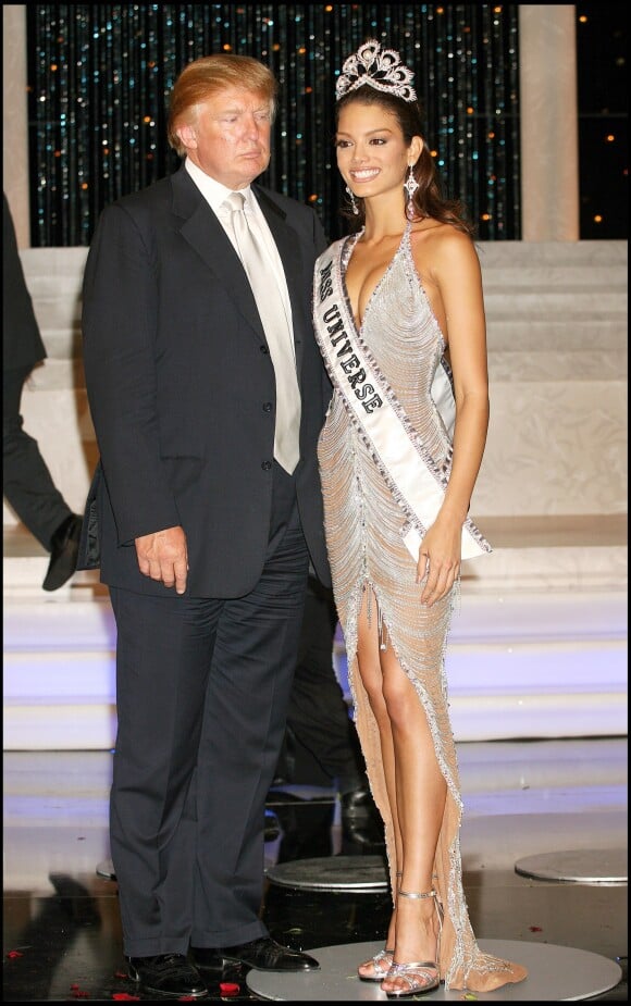 Zuleyka Rivera, Miss Porto Rico, est élue Miss Univers 2006. Shrine Auditorium, Los Angeles, le 23 juillet 2006.