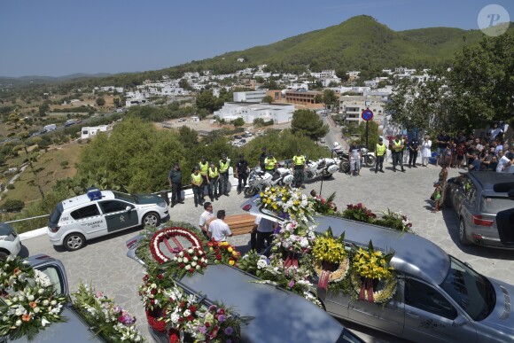 Les obsèques et l'incinération d'Angel Nieto, mort le 3 août 2017 des suites d'un accident de la route, se sont déroulées le 5 août 2017 à Ibiza. Le lendemain, ses proches se rassemblaient pour disperser une partie des cendres en mer.