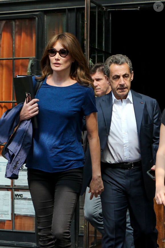 Exclusif - Carla Bruni-Sarkozy et son mari l'ancien Président Nicolas Sarkozy quittent un hôtel de New York le 14 juin 2017. Carla Bruni-Sarkozy a chanté la veille, le 13 juin 2017 des extraits de son nouvel album "French Touch" dans le club de jazz "Le Poisson rouge" dans le quartier de Greenwich.