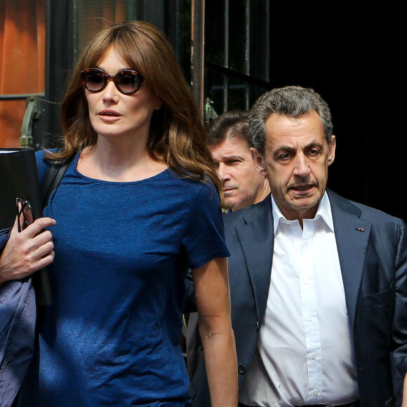 Exclusif - Carla Bruni-Sarkozy et son mari l'ancien Président Nicolas Sarkozy quittent un hôtel de New York le 14 juin 2017. Carla Bruni-Sarkozy a chanté la veille, le 13 juin 2017 des extraits de son nouvel album "French Touch" dans le club de jazz "Le Poisson rouge" dans le quartier de Greenwich.