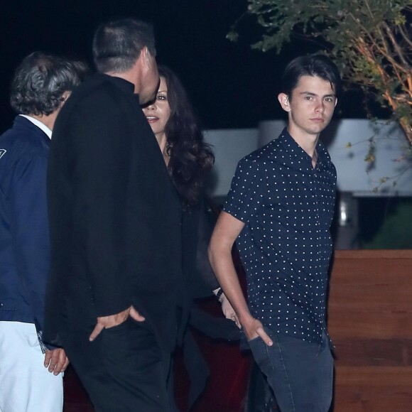 Catherine Zeta-Jones et Michael Douglas sont allés diner avec leurs enfants Dylan et Carys au restaurant Nobu à Malibu, le 5 juillet 2017