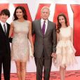 Catherine Zeta Jones, Michael Douglas et leurs enfants Dylan et Carys - Première du film "The Ant-Man" à Londres. Le 8 juillet 2015