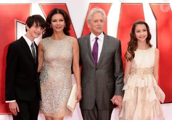 Catherine Zeta Jones, Michael Douglas et leurs enfants Dylan et Carys - Première du film "The Ant-Man" à Londres. Le 8 juillet 2015