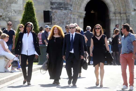 Bethy Lagardère et Jean-Marie Rouart lors des obsèques de Gonzague Saint Bris en la collégiale Saint Denis d'Amboise (Indre et Loire) le 14 août 2017.
