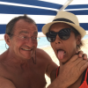 Jean-Pierre Pernaut et Karine Le Marchand complices le 8 août 2017 à la plage.