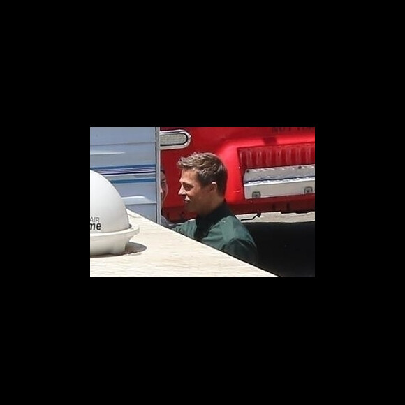 Exclusif - Brad Pitt très souriant sur le tournage du nouveau film ‘AD Astra' à Los Angeles, le 14 août 2017