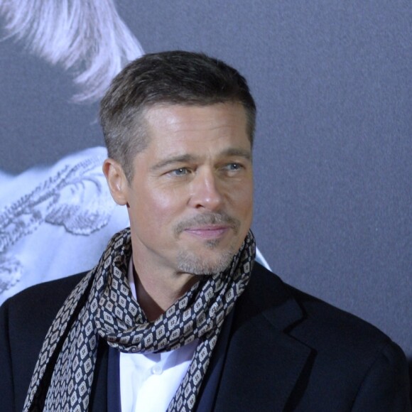 Brad Pitt lors de la première de "Alliés" (Allied) au cinéma Callao à Madrid, Espagne, le 22 novembre 2016.