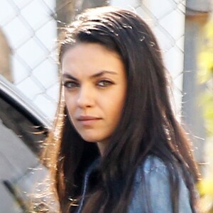 Exclusif - Mila Kunis à la sortie d'un bureau à Los Angeles, le 18 avril 2017. © CPA/Bestimage