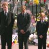 Le prince William ne souhaitait pas prendre part aux funérailles publiques de sa mère Lady Diana, le 6 septembre 1997 à Londres, mais a été convaincu à la dernière minute par son grand-père le duc d'Edimbourg, présent aux côtés du prince Charles, du prince Harry et de Charles Spencer.