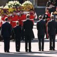  Le prince William ne souhaitait pas prendre part aux funérailles publiques de sa mère Lady Diana, le 6 septembre 1997 à Londres, mais a été convaincu à la dernière minute par son grand-père le duc d'Edimbourg, présent aux côtés du prince Charles, du prince Harry et de Charles Spencer. 