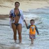 Semi Exclusif - Coleen Rooney et son fils Klay Rooney (fils de Wayne Rooney) passent la journée sur la plage à la Barbade La Barbade, le 27 octobre 2016.